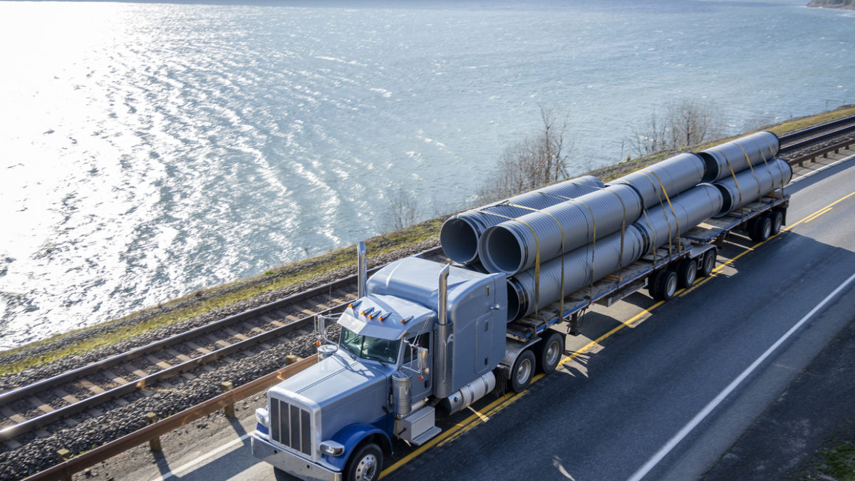 A Guide to Hiring Flatbed Trucking Services