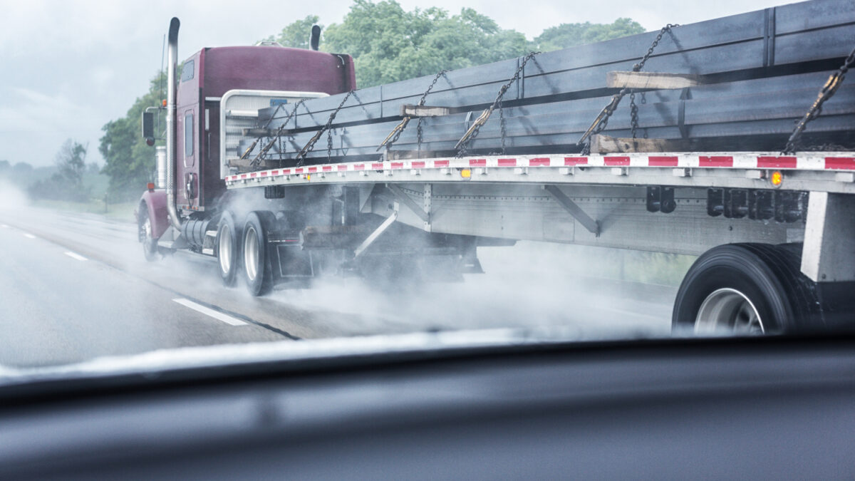 Ask an Expert: When Do I Need Flatbed Truck?