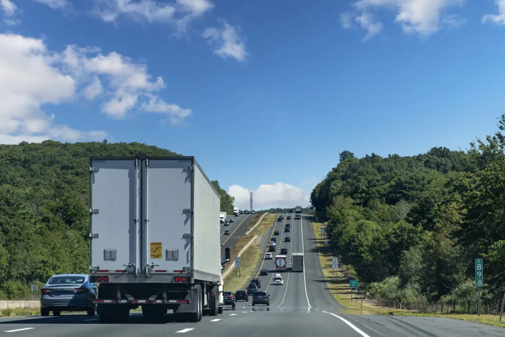 Shipping to Canada from USA: Cross-Border Guide