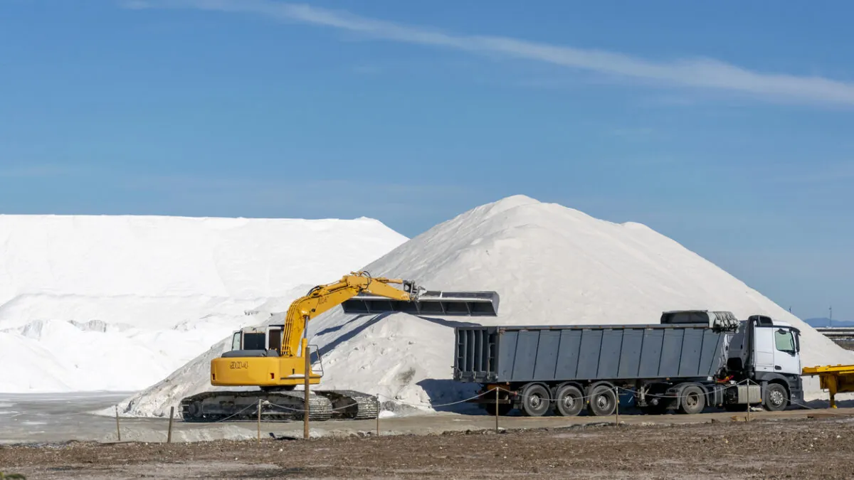 How to Choose the Right Trailer for Dry Bulk Materials